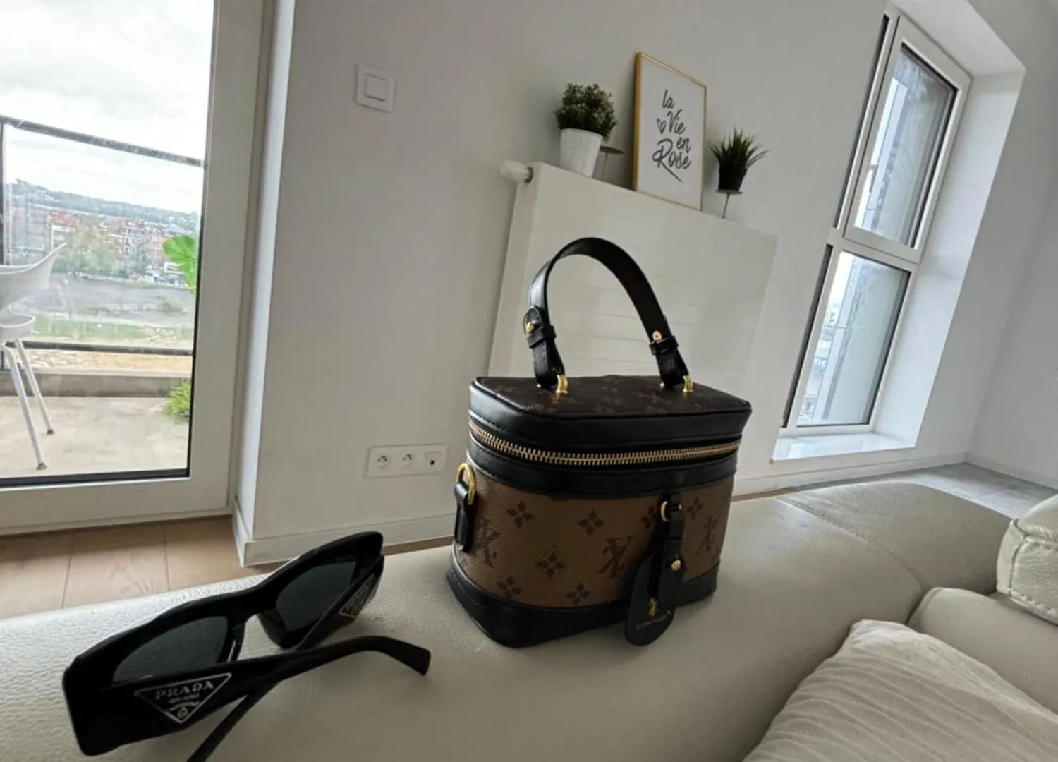 Luxury Apartment With Stunning View & Free Parking location